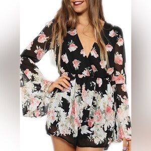 Persun Floral Sheer Black long a bell Sleeve Romper Size Large